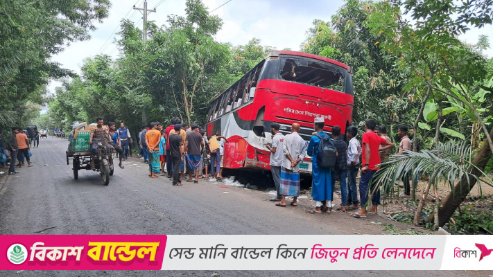বাগেরহাটে যাত্রীবাহী বাসের চাপায় শিক্ষক নিহত, ৩ ঘণ্টা পর যান চলাচল স্বাভাবিক